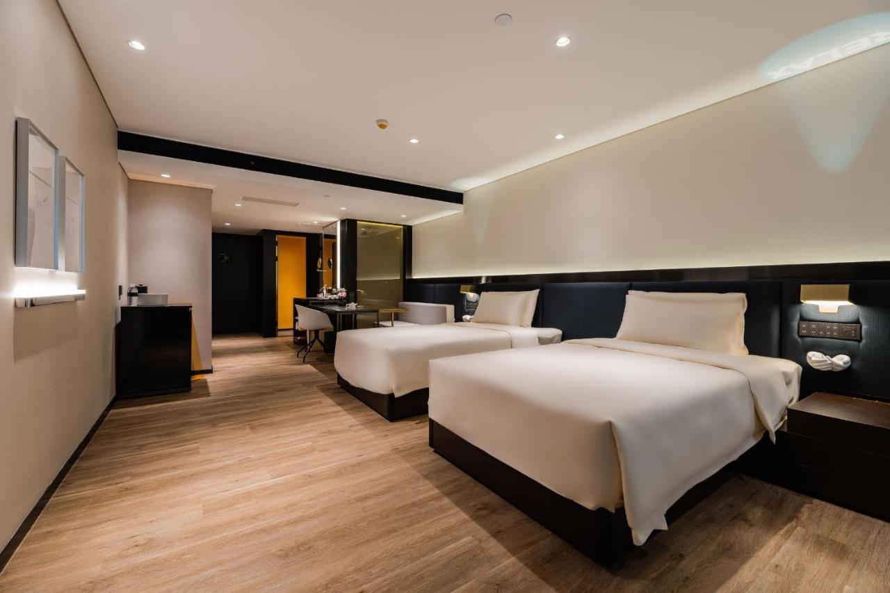 Hotel Atour S Lujiazui Financial Center 5*