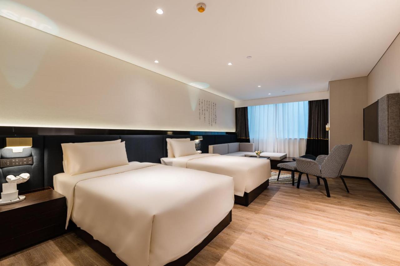 Atour S Lujiazui Financial Center Hotel 5*