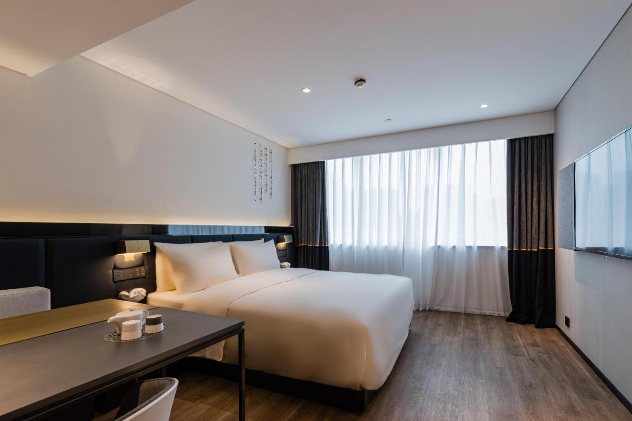 Atour S Lujiazui Financial Center 5*